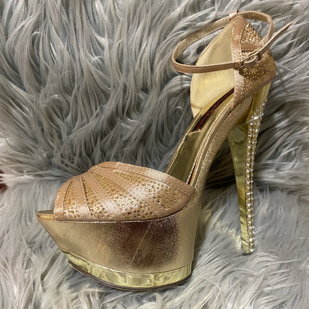 2 Lips Too Gold Platform Sandals - Size 8